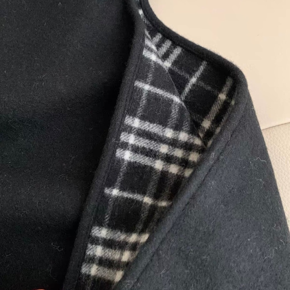 Burberry Black and Gray Plaid Cape - Picture 5 of 8